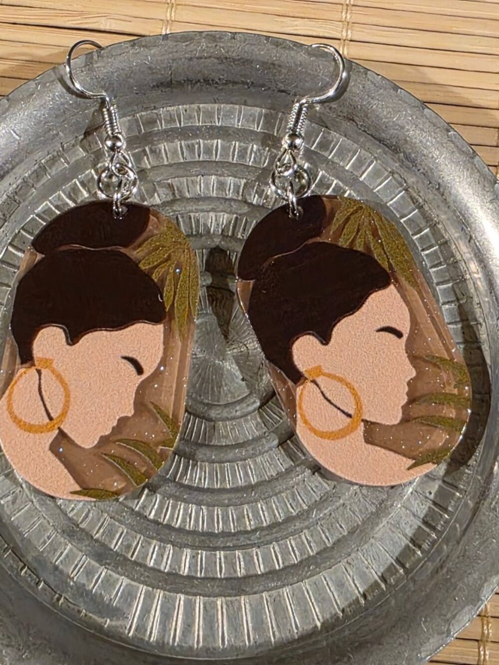 80s Retro Style Islander Woman Black Hair Vintage Lucite Pendant Dangle earrings